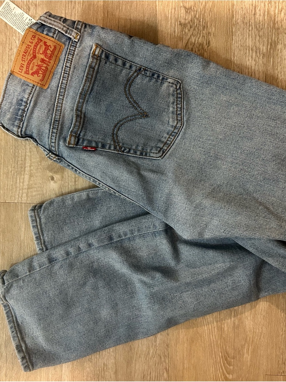 Levi's Women's Light Wash Relaxed Fit Jeans